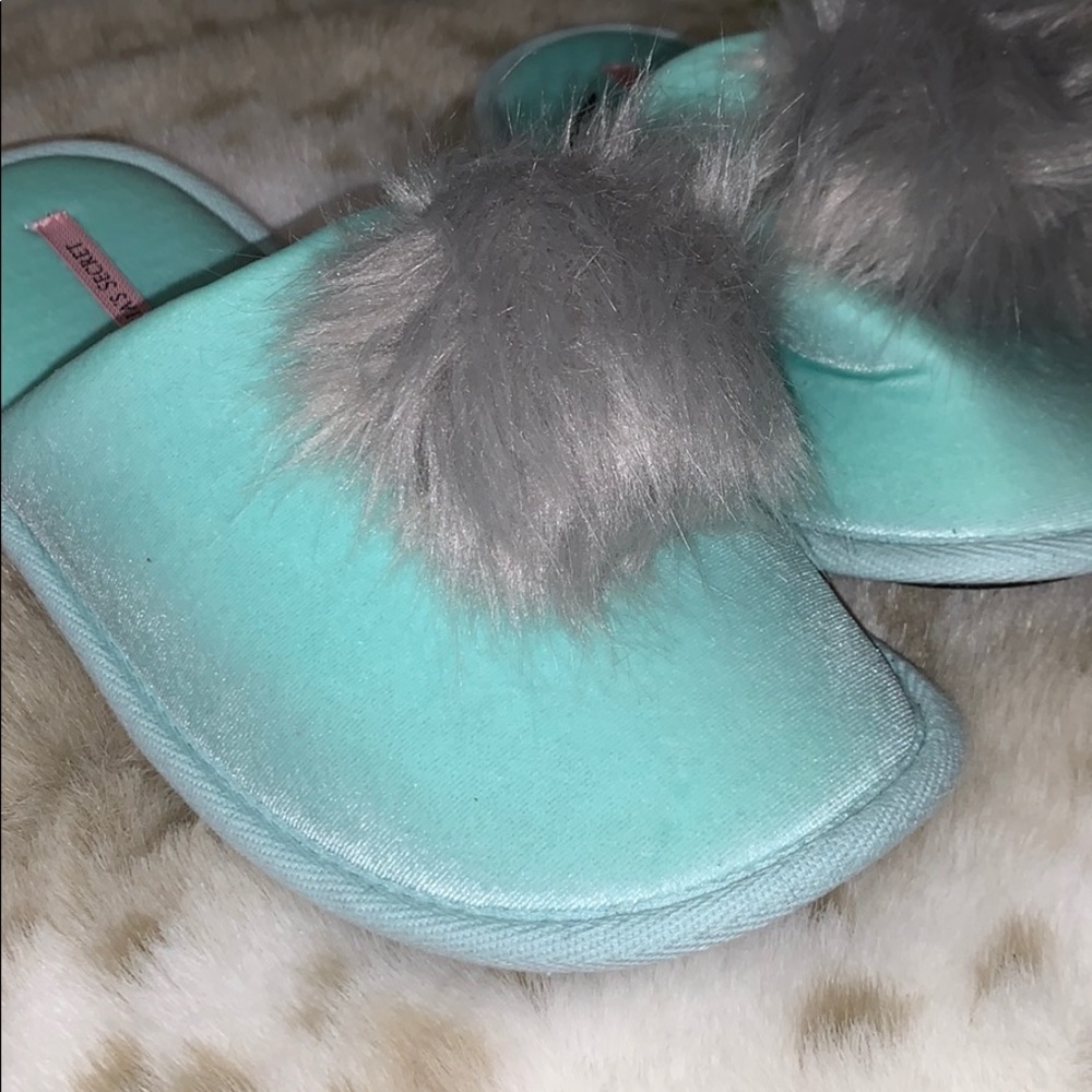 Victoria Secret Pom Pom slippers